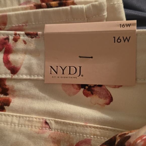 NYDJ Bike Capri Jean with Riveted Side Slits Bonnieux Plus Size 16 W New! - Picture 14 of 15